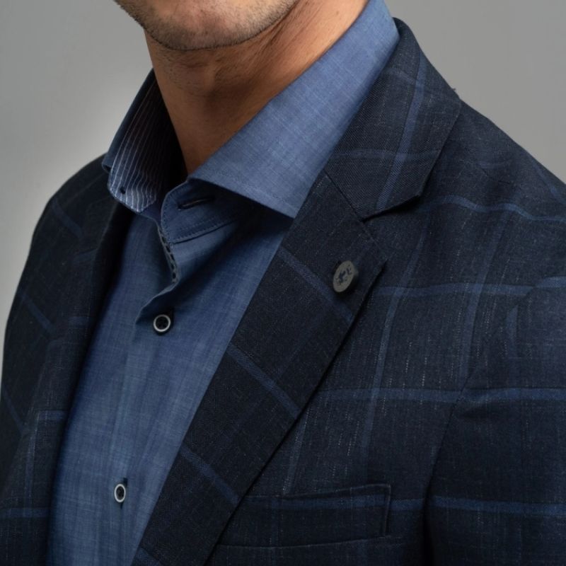 Dettaglio reverse di giacca uomo tartan blu